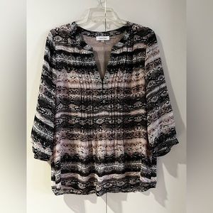 Calvin Klein M snakeskin 3/4 sleeve blouse